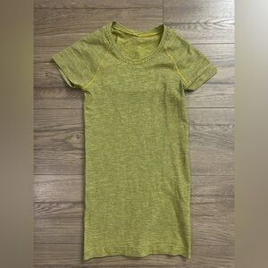 Lululemon size 2 Swiftly Tec short sleeve athletic shirt